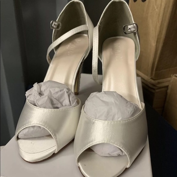 David's Bridal peep toe pumps - Picture 2 of 4
